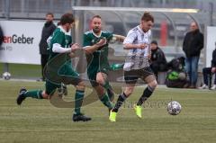 Audi Schanzer Amateur Cup 2022 -  Halbfinale 1 - SV Denkendorf - TSV Hohenwart - Leon Sedlmair weiss Hohenwart - Andreas Lochner grün mitte Denkendorf - Fabian Hunsdorfer links grün Denkendorf - Foto: Jürgen Meyer