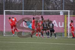2. Fußball-Liga - Frauen - Saison 2022/2023 - FC Ingolstadt 04 - SC Freiburg II - Torwart Franziska Meier (Nr.1 - FCI Frauen) wehrt den Ball ab - Foto: Meyer Jürgen