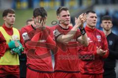 3. Liga; 1. FC Saarbrücken - FC Ingolstadt 04; Spiel ist aus Niederlage, hängende Köpfe 1:0, Spieler bedanken sich bei den Fans Max Besuschkow (17, FCI) Simon Lorenz (32, FCI) Jonas Scholz (15, FCI) Linus Rosenlöcher (19, FCI)