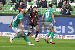 2.BL; SV Werder Bremen - FC Ingolstadt 04; Filip Bilbija (35, FCI) Ömer Toprak (21 Bremen) Milos Veljkovic (13 Bremen)