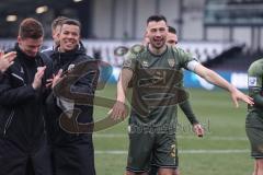 3. Liga; SC Verl - FC Ingolstadt 04; nach dem Spiel Sieg Jubel Freude; Spieler bedanken sich bei den mitgereisten Fans Sebastian Grönning (11, FCI) Marcel Costly (22, FCI) Lukas Fröde (34, FCI)