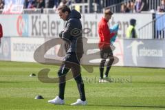 2.BL; Holstein Kiel - FC Ingolstadt 04 - Cheftrainer Rüdiger Rehm (FCI) geht vom Platz