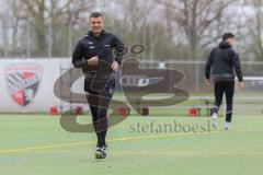 3.Liga - Saison 2022/2023 - FC Ingolstadt 04 -  - Cheftrainer Michael Köllner (FCI)läuft über den Trainingsplatz - Funktionsgebäude - Foto: Meyer Jürgen