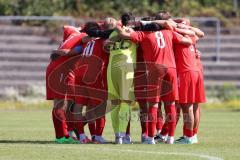 A - Junioren Bundesliga -  Saison 2023/2024 - FC Ingolstadt 04 - FSV Mainz 05 - Die Mannschaft bildet einen Kreis vor dem Spiel - Foto: Meyer Jürgen