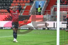 3. Liga; FC Ingolstadt 04 - Hallescher FC; Tor verpasst, Moussa Doumbouya (27, FCI) ärgert sich