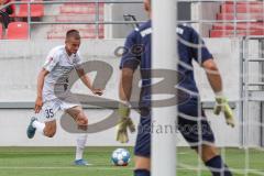 2.BL; FC Ingolstadt 04 - SpVgg Greuther Fürth; Testspiel; Filip Bilbija (35, FCI) zum Tor von Torwart Funk Marius (1 Fürth)