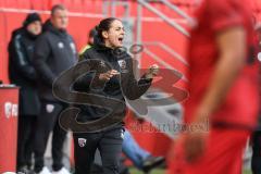 3. Liga; FC Ingolstadt 04 - 1. FC Saarbrücken; an der Seitenlinie, Spielerbank Cheftrainerin Sabrina Wittmann (FCI)