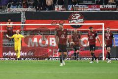 3. Liga; FC Ingolstadt 04 - SSV Jahn Regensburg; Ausgleich Tor Jubel Treffer Torwart Marius Funk (1, FCI) chancenlos, Ganaus Noah (20 SSV), hängende Köpfe, Benjamin Kanuric (8, FCI) Tobias Schröck (21, FCI) Lukas Fröde (34, FCI) Simon Lorenz (32, FCI)