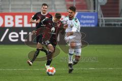 2.BL; FC Ingolstadt 04 - Hannover 96; Zweikampf Kampf um den Ball Jan Hendrik Marx (26, FCI) Hendrik Weydandt (9 Han) Nils Roeseler (13, FCI)