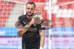 3. Liga; FSV Zwickau - FC Ingolstadt 04; David Kopacz (29, FCI) verletzt an der Schulter geht vom Platz