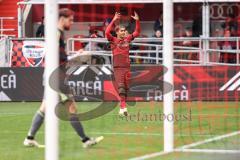 3. Liga; FC Ingolstadt 04 - 1. FC Saarbrücken; Tor Jubel Treffer 2:1 Yann Sturm (7, FCI) Torwart Menzel Phillip (13 FCS)