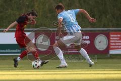 Kreisliga - Saison 2025/26- SV Kasing - FC Sandersdorf - Emre Erbas rot Kasing - Michael Detling blau Sandersdorf - Foto: Meyer Jürgen