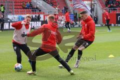 2.BL; FC Ingolstadt 04 - FC ST. Pauli; Warmup vor dem Spiel Maximilian Neuberger (38, FCI) Christian Gebauer (22, FCI) Stefan Kutschke (30, FCI)