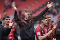 3. Liga; FC Ingolstadt 04 - FC Viktoria Köln; SchanzenGeber-Spieltag, Sieg Jubel Freude, Spieler bedanken sich bei den Fans Benjamin Kanuric (8, FCI) Felix Keidel (43, FCI) Marcel Costly (22, FCI)