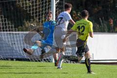 Kreisliga - Saison 2022/2023 - TSV Gaimersheim - FC Hitzhofen/Oberzell - Jan Witek weiss Gaimersheim mit einer Torchance - Stefan Seitz Torwart Hitzhofen - Foto: Meyer Jürgen