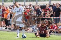 3. Liga; Testspiel; FC Ingolstadt 04 - FC Heidenheim; nicht einig, Gimber Benedikt (FCH) Leon Guwara (6, FCI) am Boden