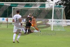 Testspiel -SV Manching - TSV Abensberg - Meisinger Rainer (Nr.7 - SV Manching) mit einer Torchance - Sturm Marius Torwart Abensberg - Foto: Jürgen Meyer