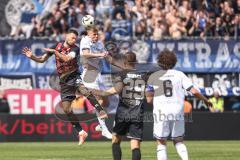 3. Liga; FC Ingolstadt 04 - Arminia Bielefeld; Lukas Fröde (34, FCI) Zweikampf Kampf um den Ball Kania Julian (7 AB) David Kopacz (29, FCI) Corboz Mael (6 AB)