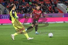 3. Liga; FC Ingolstadt 04 - FSV Zwickau; Pascal Testroet (37, FCI) Torwart Engelhardt Marcel (25 FSV)