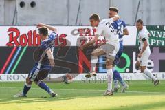 2.BL; Karlsruher SC - FC Ingolstadt 04; Filip Bilbija (35, FCI) Schuß Schleusener Fabian (24 KSC) O’Shaughnessy Daniel (5 KSC)