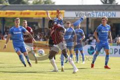 Toto-Pokal; Finale; FV Illertissen - FC Ingolstadt 04; Zweikampf Kampf um den Ball Moussa Doumbouya (27, FCI) Kopf Alexander (8 FVI) Frisorger Kevin (13 FVI)