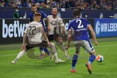 2.BL; FC Schalke 04 - FC Ingolstadt 04; kommen nicht durch, Dennis Eckert Ayensa (7, FCI) Nico Antonitsch (5, FCI) Ouwejan Thomas (2 S04)