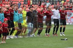 3. Fußball-Liga - Saison 2022/2023 - FC Ingolstadt 04 - SpVgg Bayreuth - Das Spiel ist aus - Jubel - Die Spieler bedanken sich bei den Fans - Tanzen - Freude - Foto: Meyer Jürgen