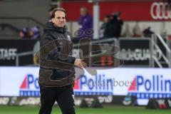 3. Liga; FC Ingolstadt 04 - Erzgebirge Aue; Niederlage, hängende Köpfe Cheftrainer Rüdiger Rehm (FCI) geht über den Platz