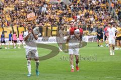 3. Liga; SG Dynamo Dresden - FC Ingolstadt 04; Spieler bedanken sich bei den Fans, Niederlage, hängende Köpfe, Pascal Testroet (37, FCI) Jannik Mause (7, FCI)