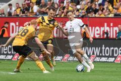 3. Liga; SG Dynamo Dresden - FC Ingolstadt 04; Moritz Seiffert (23, FCI) Lemmer Jakob (10 DD) Will Paul (28 DD)