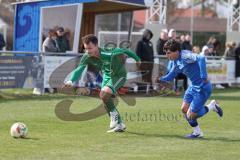 Kreisliga - Saison 2025/26- SV Hundszell - VFB Eichstätt II - Maximilian Eberlein grün Eichstätt - Maximilian Blattner blau Hundszell - Foto: Meyer Jürgen
