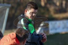 Bezirksliga OBB Nord - SV Manching - FC Schwabing München - Florian Stegmeier Trainer Manching sieht auf die Uhe - Foto: Jürgen Meyer