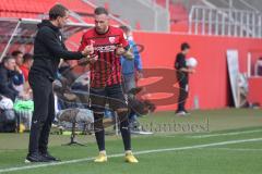 3.Liga - Saison 2022/2023 - FC Ingolstadt 04 -  SV Meppen - Cheftrainer Rüdiger Rehm (FCI) und Patrick Schmidt (Nr.9 - FCI) im Gespräch während des Spiels - Foto: Meyer Jürgen