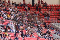 DFB Pokal; FC Ingolstadt 04 - Erzgebirge Aue; Begrenzte Zahl an Fans im Stadion, Schal Spruch Jubel Applaus Gesang Fankurve