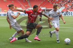 3. Fußball-Liga - Saison 2022/2023 - FC Ingolstadt 04 - SpVgg Bayreuth - Justin Butler (Nr.31 - FCI) - Nicolas Andermatt (Nr.30 - SpVgg Bayreuth) - Foto: Meyer Jürgen