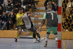 Lotto Bayern Hallencup - Saison 2024/25 - FC Hitzhofen/Oberzell - TSV Ober./Unterhaunstadt- Maik Wnendt gelb Hitzhofen  - Baran Cakir grau Ober/Unterhaunstadt  - Martin Krumpietz TW Ober/Unterhaunstadt  - Foto: Meyer Jürgen