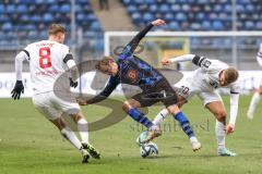 3. Liga; SV Waldhof Mannheim - FC Ingolstadt 04 - Zweikampf Kampf um den Ball Benjamin Kanuric (8, FCI) Bahn Bentley Baxter (7 SVWM) Yannick Deichmann (20, FCI)