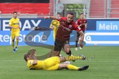 Relegation 1 - FC Ingolstadt 04 - VfL Osnabrück - Fatih Kaya (9, FCI) wird gestoppt Taffertshofer Ulrich (8 VfL)