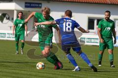 Bezirksliga Oberbayern Nord - SV Manching - SV Nord Lerchenau - Rainer Meisinger (#19 Manching) grün - Bittner Sebastian blau Lerchenau - Foto: Jürgen Meyer