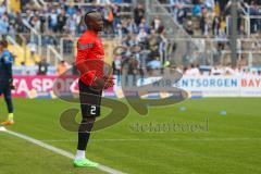 3.Liga - Saison 2022/2023 - TSV 1860 München - FC Ingolstadt 04 - Die Spieler betreten das Spielfeld zum warm machen  und begrüssen die Fans - Moussa Doumbouya (Nr.27 - FCI) - - Foto: Meyer Jürgen