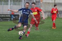 Kreisliga - Saison 2025/26- TSV Kösching - TV Münchsmünster - Maximilian Anthofer blau Münchsmünster - Lukas Kastl rot Kösching - Foto: Meyer Jürgen