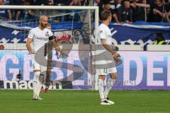 2.BL; Karlsruher SC - FC Ingolstadt 04; Nico Antonitsch (5, FCI) motiviert seine Mitspieler nach dem Gegentor