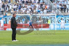 3. Liga; TSV 1860 München - FC Ingolstadt 04; Cheftrainer Markus Kauczinski (TSV) geht über den Platz