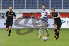 3. Liga - MSV Duisburg - FC Ingolstadt 04 - Marc Stendera (10, FCI) Max Jansen (21 MSV) Marcel Gaus (19, FCI)