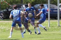 Kreisliga - Saison 2024/25- SV Menning - TSV Ober/Unterhaunstadt-  - Ali Cakmakci Torwart grau Ober/Haunstadt kann einen Ball abwehren von Maximilian Lex blau Menning - XXXXX - Foto: Meyer Jürgen
