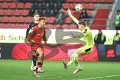 3. Liga; FC Ingolstadt 04 - SC Verl; Lupft ins Tor Marcel Costly (22, FCI) Torwart Schulze Philipp (1 Verl), kein Tor Abseits