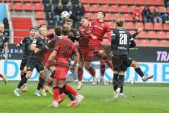 3. Liga; FC Ingolstadt 04 - Rot-Weiss Essen; Ecke Kopfball Jonas Scholz (15, FCI) Simon Lorenz (32, FCI) Moustier Tom (28 RWE)