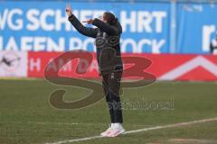 3. Liga - Saison 2025/26 - Hansa Rostock - FC Ingolstadt 04  - Cheftrainerin Sabrina Wittmann (FCI) gibt Anweisungen - XXXXX - Foto: Meyer Jürgen