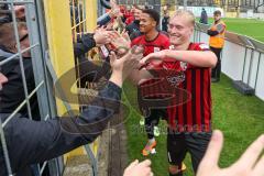 3.Liga - Saison 2022/2023 - TSV 1860 München - FC Ingolstadt 04 -  Das Spiel ist aus - Jubel  - Die Mannschaft bedankt sich bei den Fans -Tanzen - Tobias Bech (Nr.11 - FCI) - Foto: Meyer Jürgen