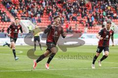 2.BL; FC Ingolstadt 04 - FC ST. Pauli; Tor Jubel Treffer Dennis Eckert Ayensa (7, FCI) mit Merlin Röhl (34, FCI) Florian Pick (26 FCI)